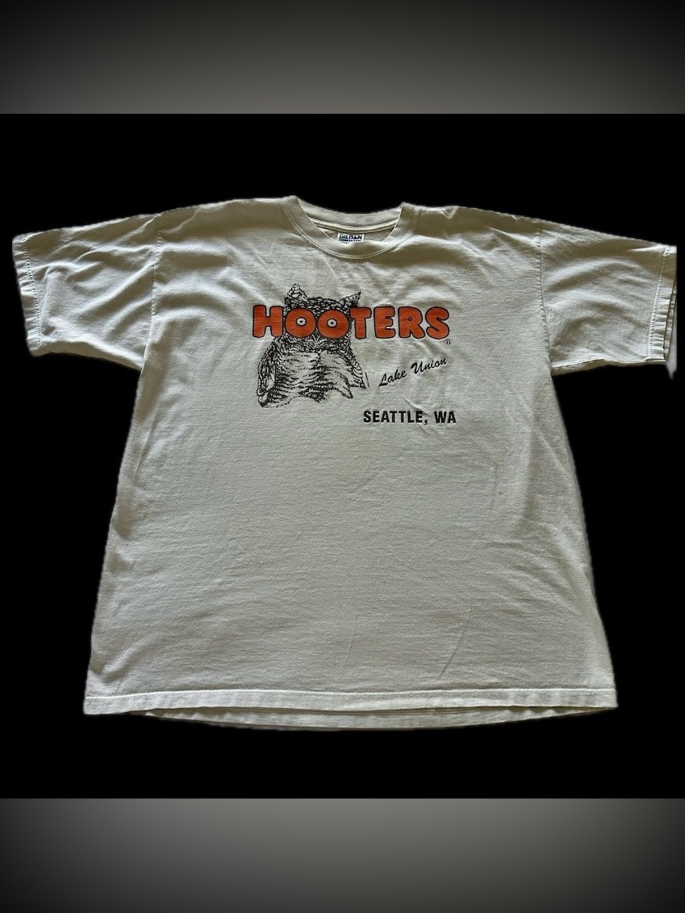 hooters seattle 100% cotton heavy gildan tee / size xl